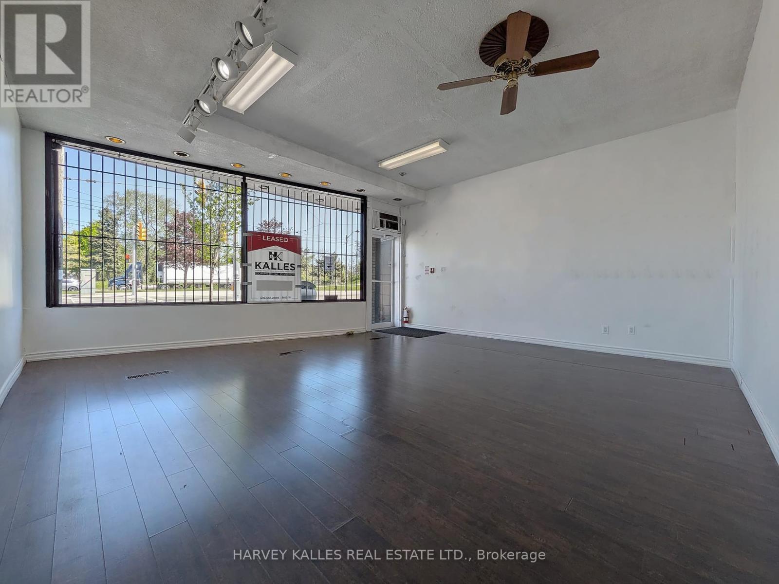 3811 Lake Shore Boulevard W, Toronto, Ontario  M8W 1R2 - Photo 5 - W13103466