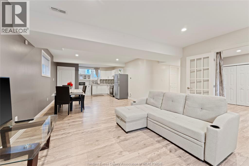 4824 Barcelona, Windsor, Ontario  N9G 3E9 - Photo 30 - 26011735