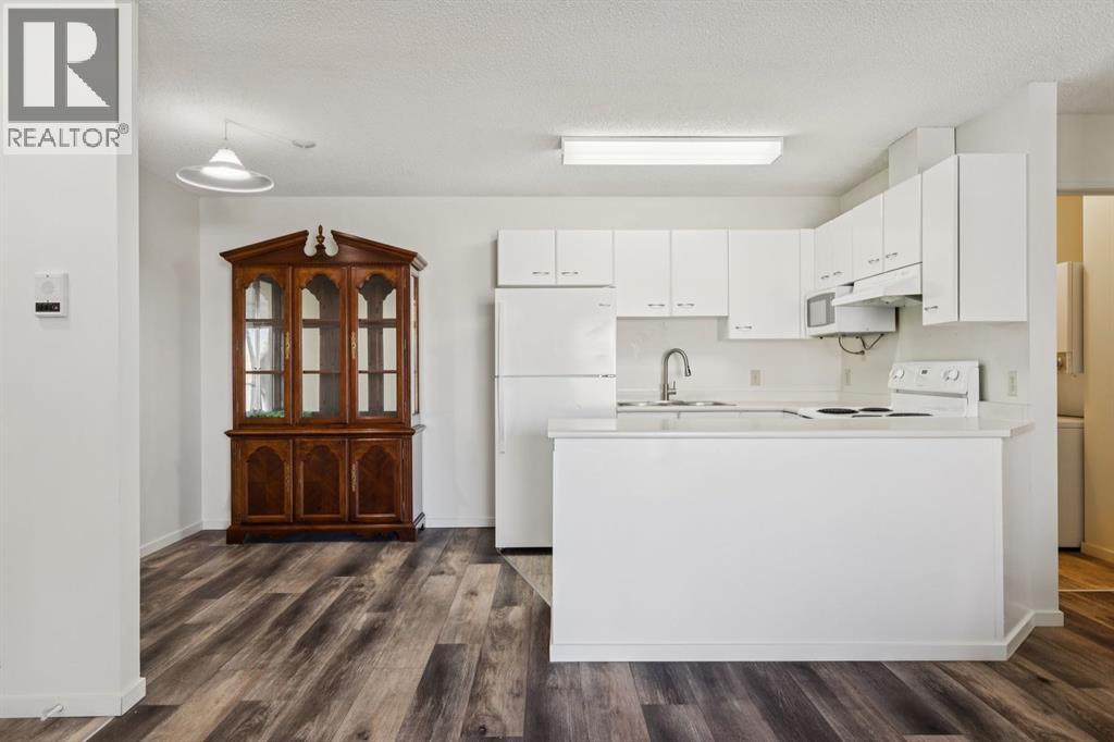 34, 2034 Edenwold Heights NW, Calgary, Alberta  T3A 3Y2 - Photo 4 - A2312989