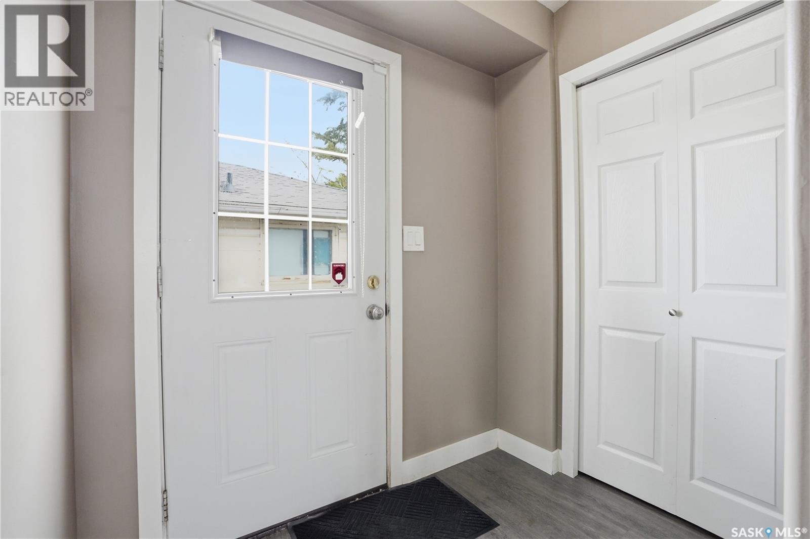 330b X Avenue S, Saskatoon, Saskatchewan S7M 3H6 - Photo 2 - SK036605