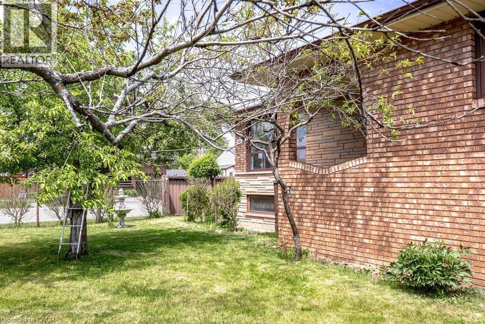381 Red Oak Avenue, Stoney Creek, Ontario  L8E 2C5 - Photo 3 - 40832259