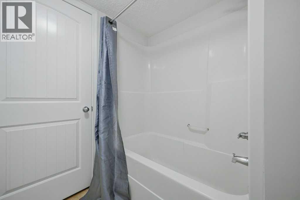 106, 31 Everridge Square SW, Calgary, Alberta  T2Y 5J7 - Photo 16 - A2313070