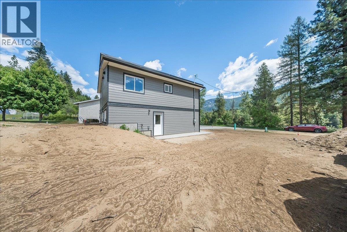 2808 1st Avenue, Castlegar, British Columbia  V1N 2R2 - Photo 4 - 10379265