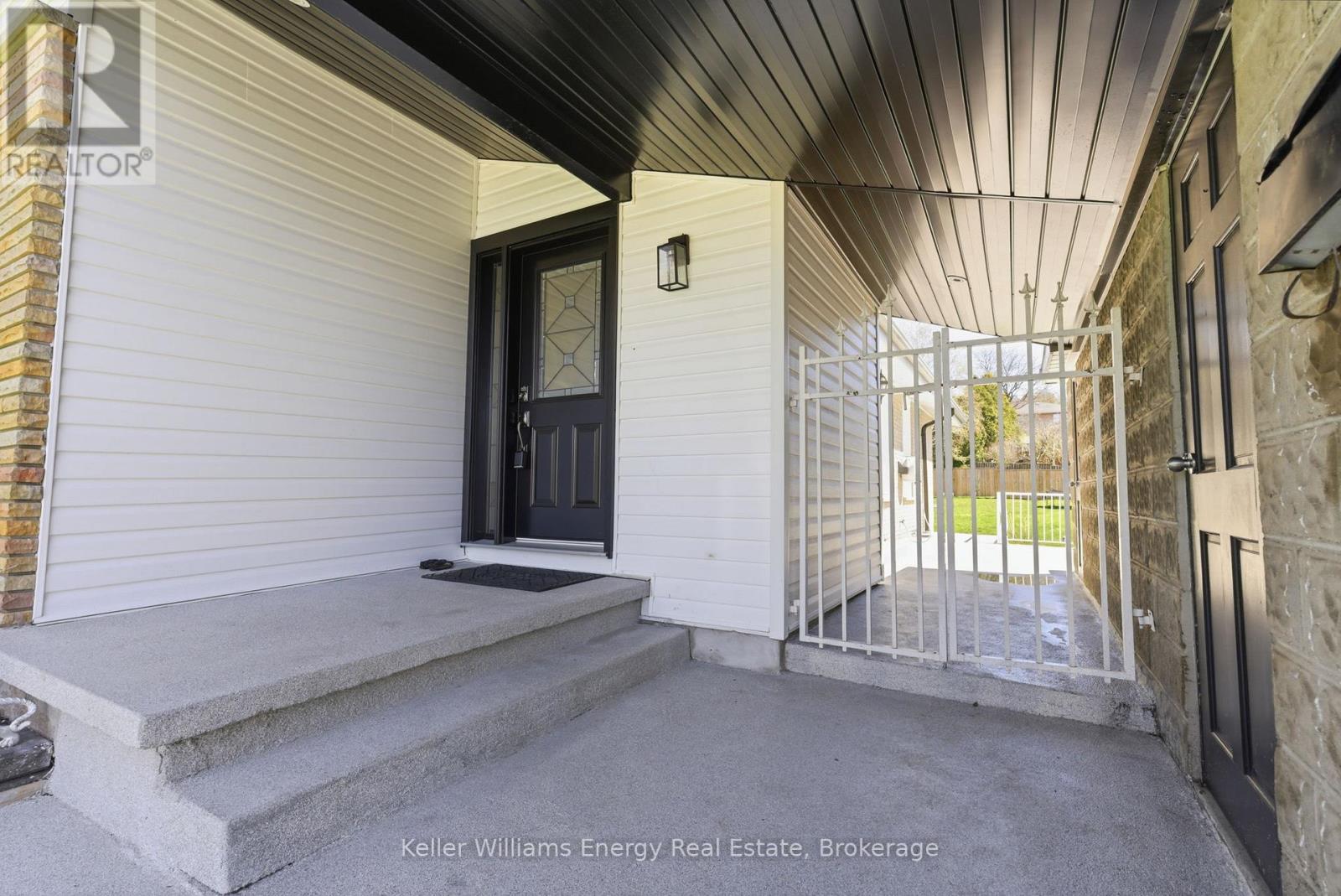 297 Grandview Street S, Oshawa, Ontario  L1H 7C6 - Photo 4 - E13155360