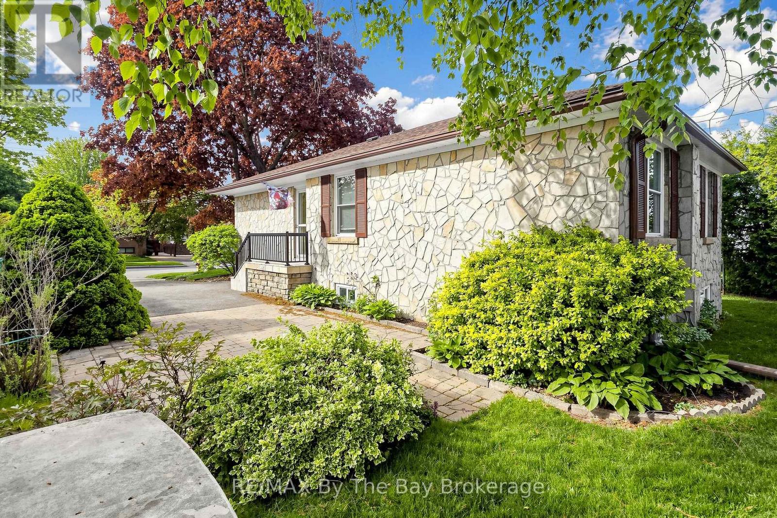 33 Ada Crescent, Toronto, Ontario  M1P 4A9 - Photo 37 - E13155658