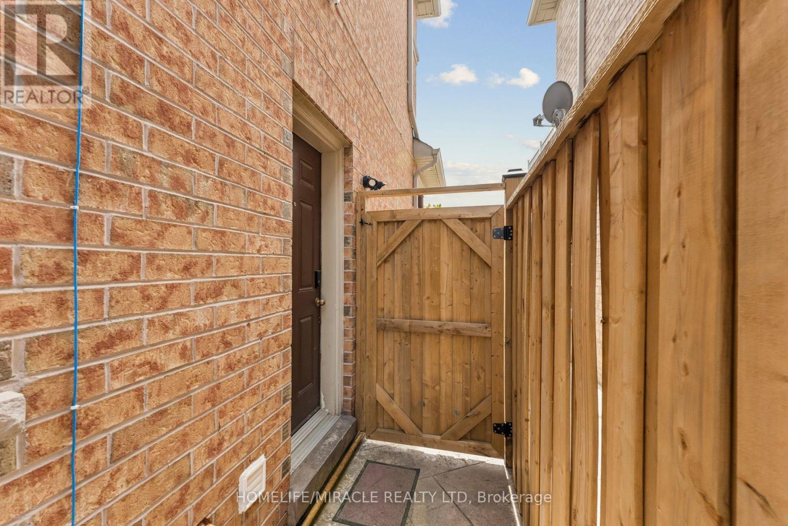 58 Dovehaven Crescent, Brampton, Ontario  L6P 2N8 - Photo 47 - W13155092