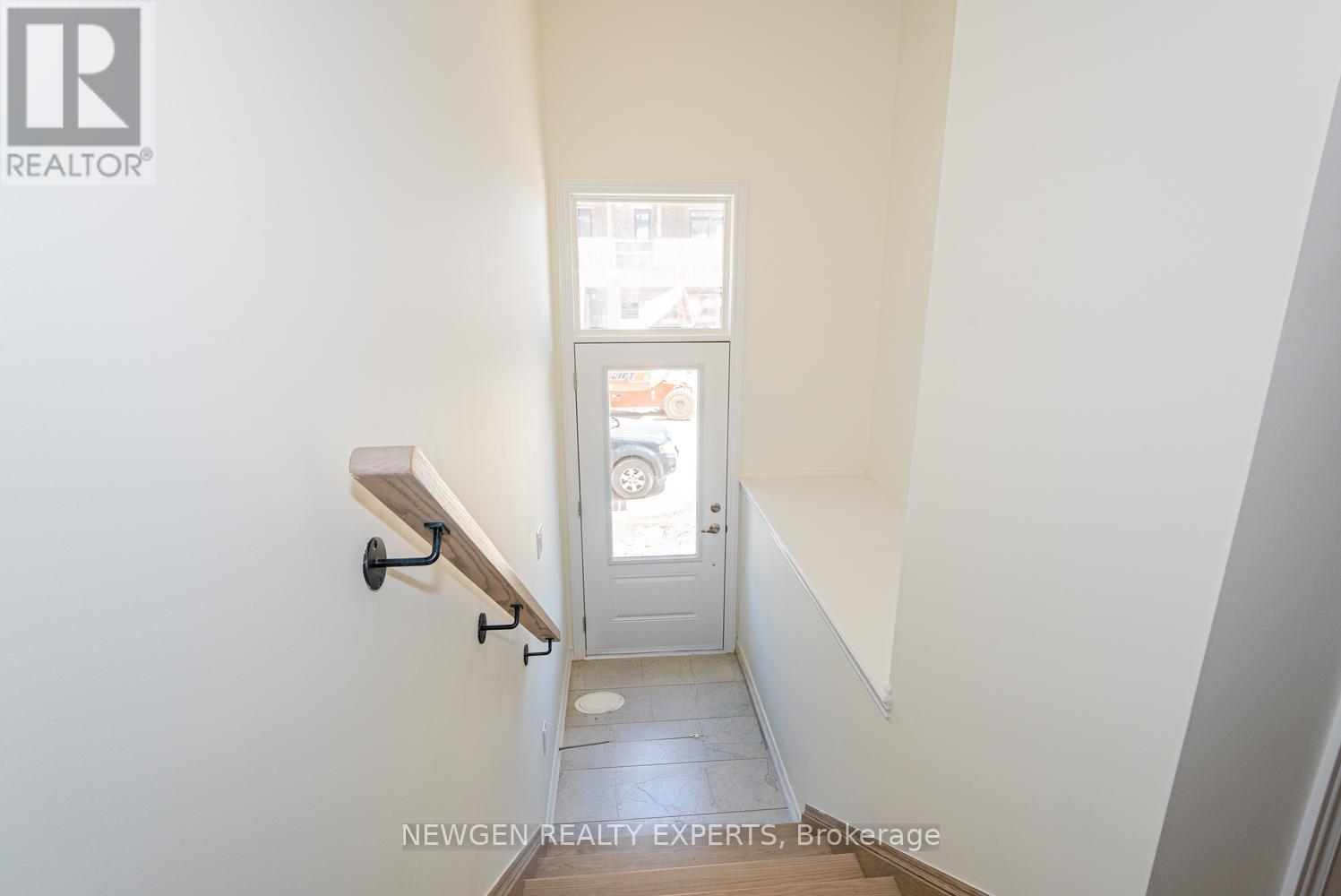 33 Thornbird Crescent, Brampton, Ontario L6V 3N5 - Photo 4 - W13148178