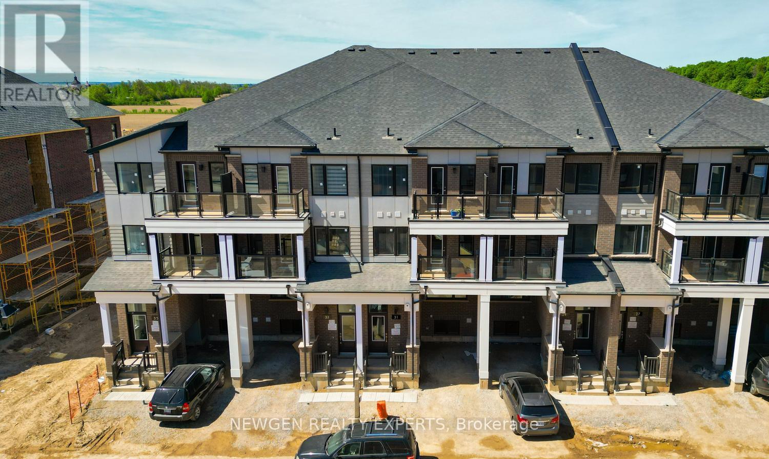 33 Thornbird Crescent, Brampton, Ontario L6V 3N5 - Photo 2 - W13148178