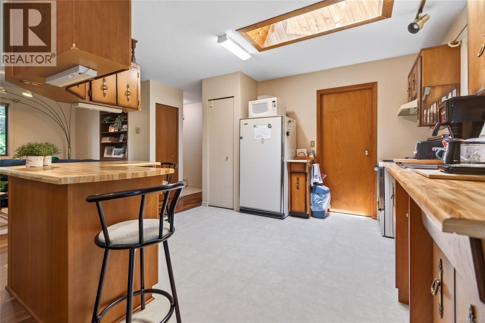 624 Totem Cres, Comox, British Columbia  V9M 3J3 - Photo 5 - 1037570