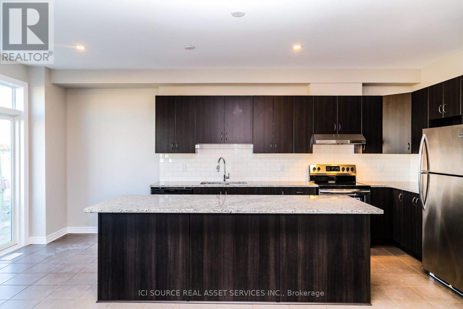 193 Kimpton Drive, Ottawa, Ontario  K2S 0C1 - Photo 6 - X12931992