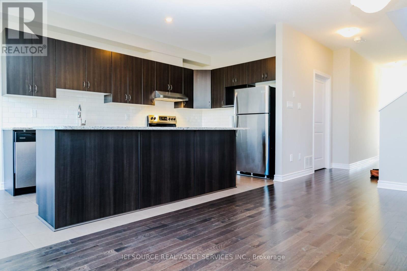 193 Kimpton Drive, Ottawa, Ontario  K2S 0C1 - Photo 3 - X12931992