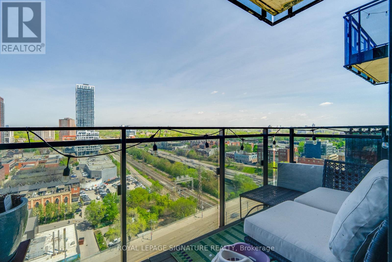 1502 - 51 Trolley Crescent, Toronto, Ontario  M5A 0E9 - Photo 17 - C13155382
