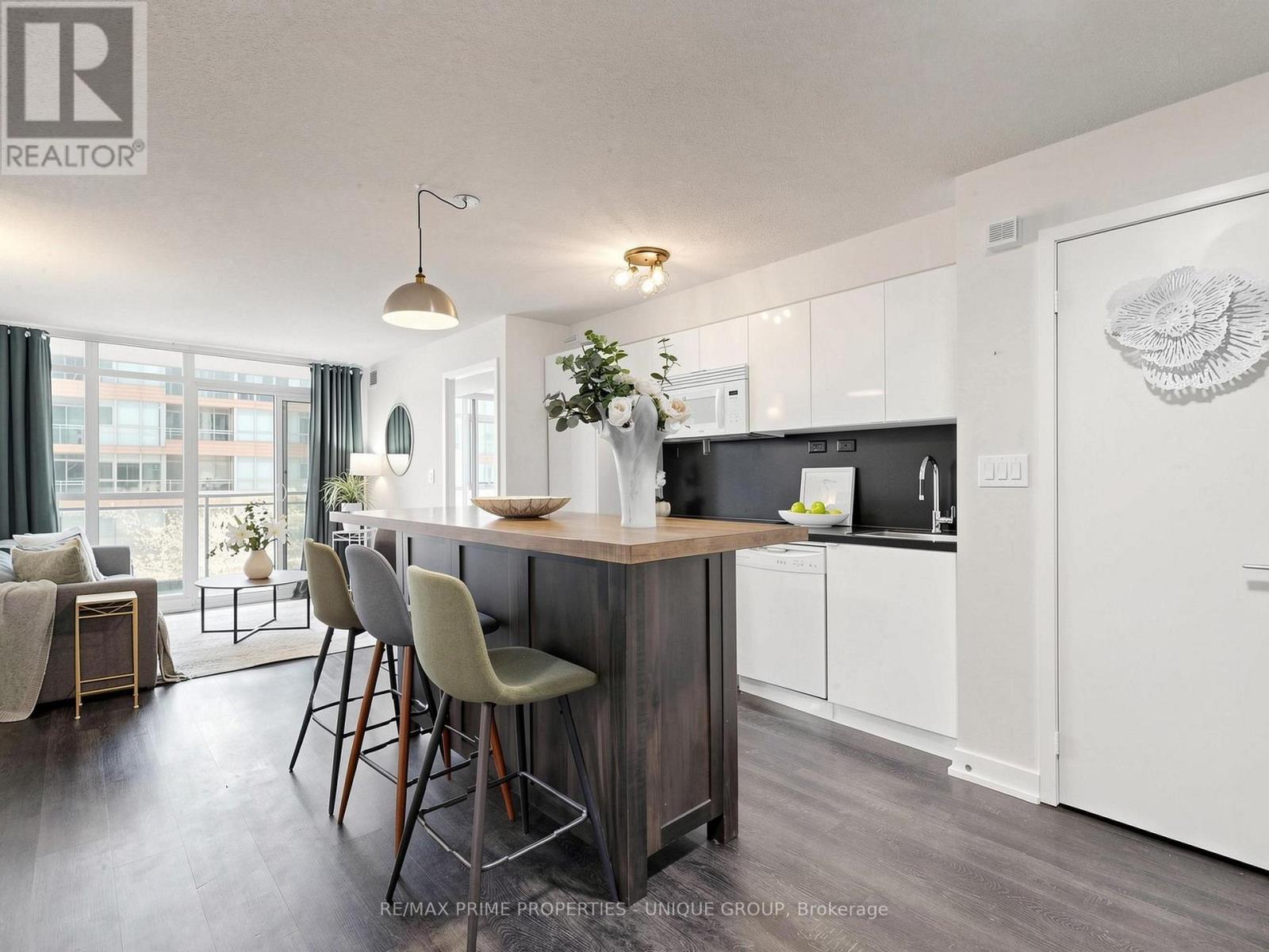 529 - 10 Capreol Court, Toronto, Ontario  M5V 4B3 - Photo 6 - C13155484