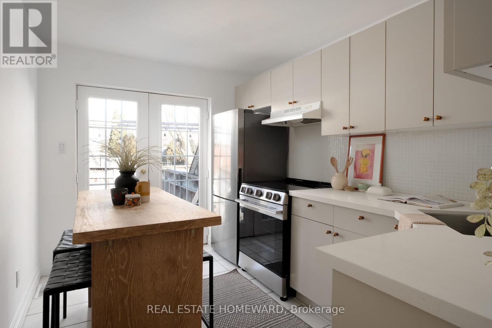 52 Balfour Avenue, Toronto, Ontario  M4C 1T6 - Photo 13 - E13155614