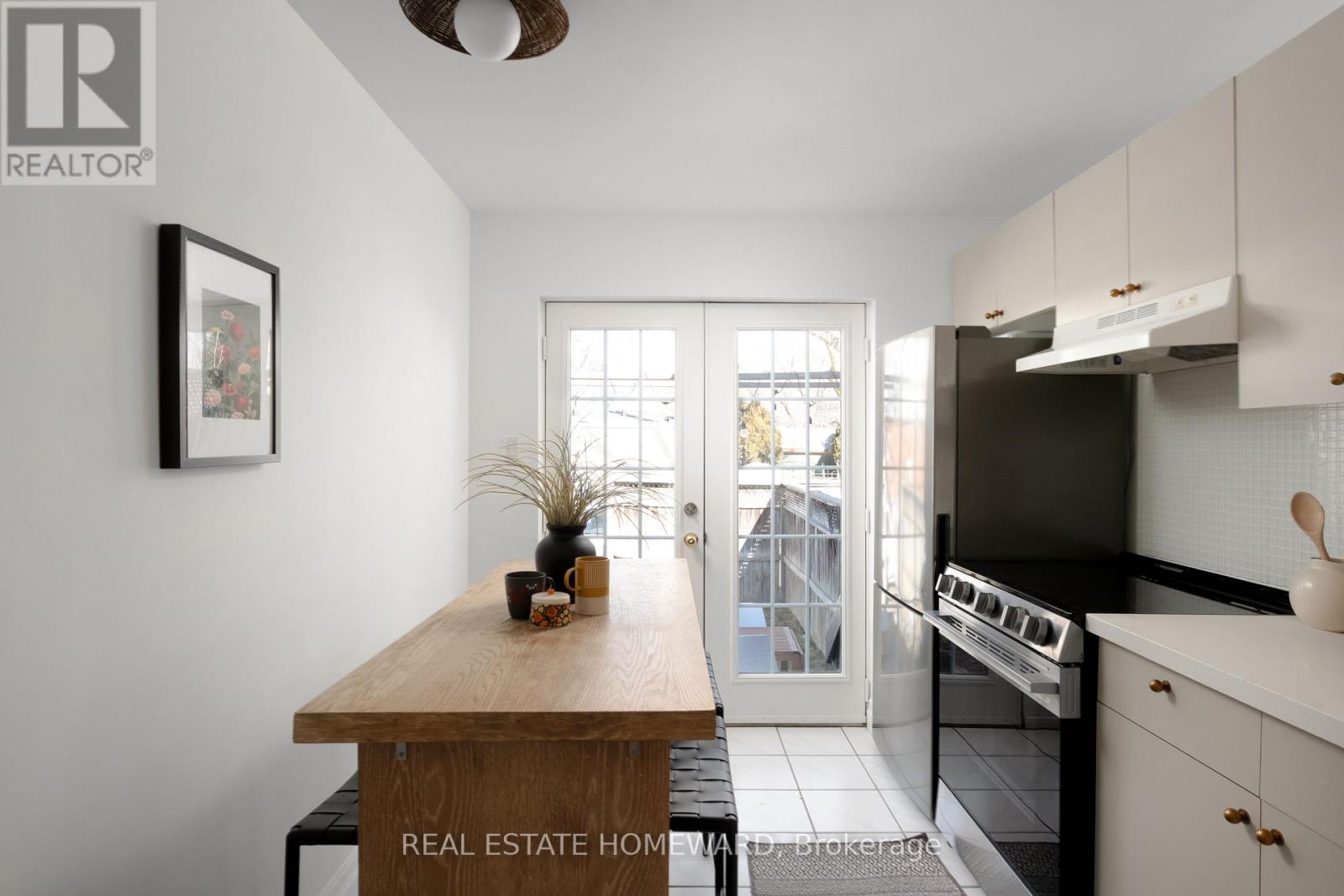 52 Balfour Avenue, Toronto, Ontario  M4C 1T6 - Photo 14 - E13155614