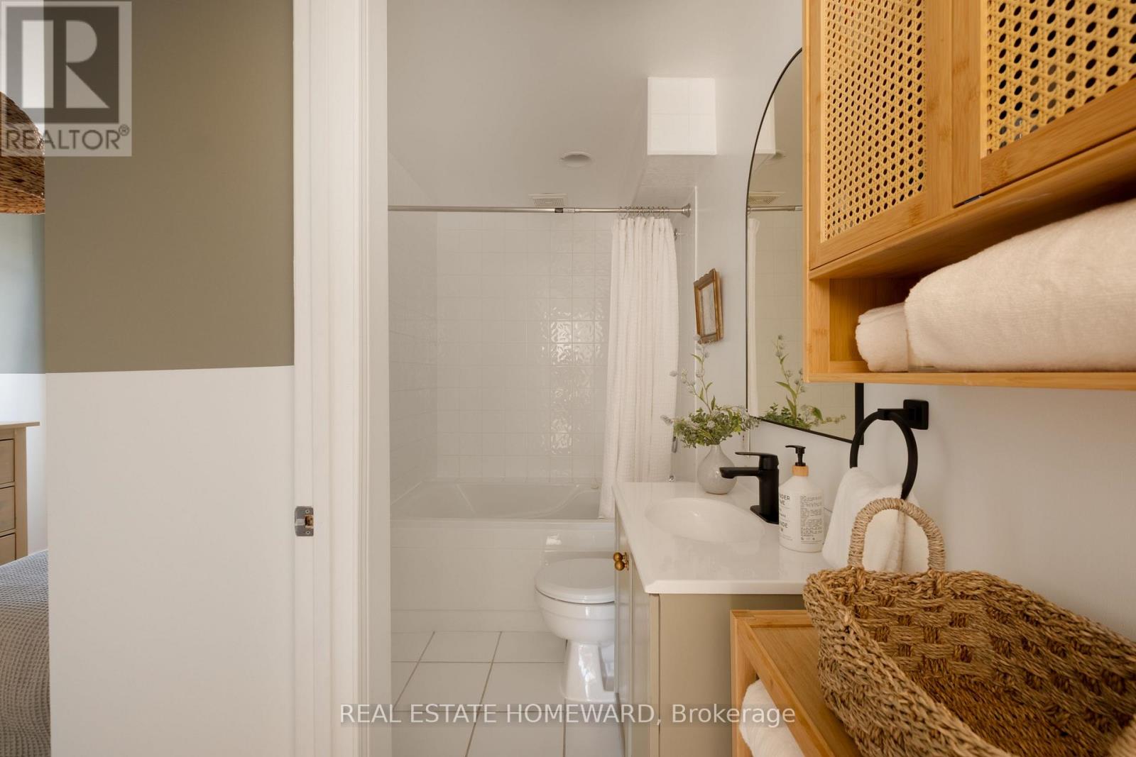 52 Balfour Avenue, Toronto, Ontario  M4C 1T6 - Photo 23 - E13155614