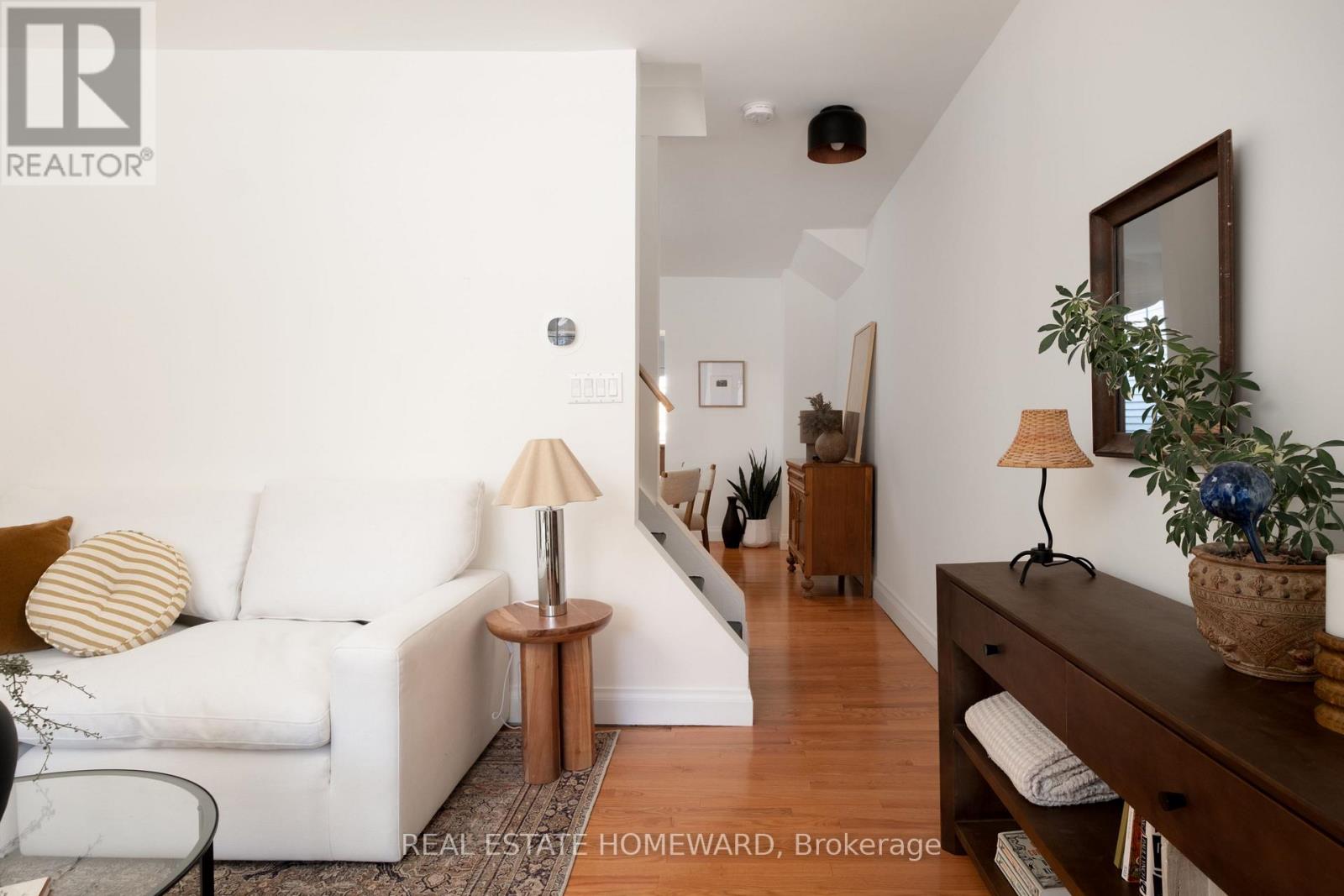52 Balfour Avenue, Toronto, Ontario  M4C 1T6 - Photo 6 - E13155614