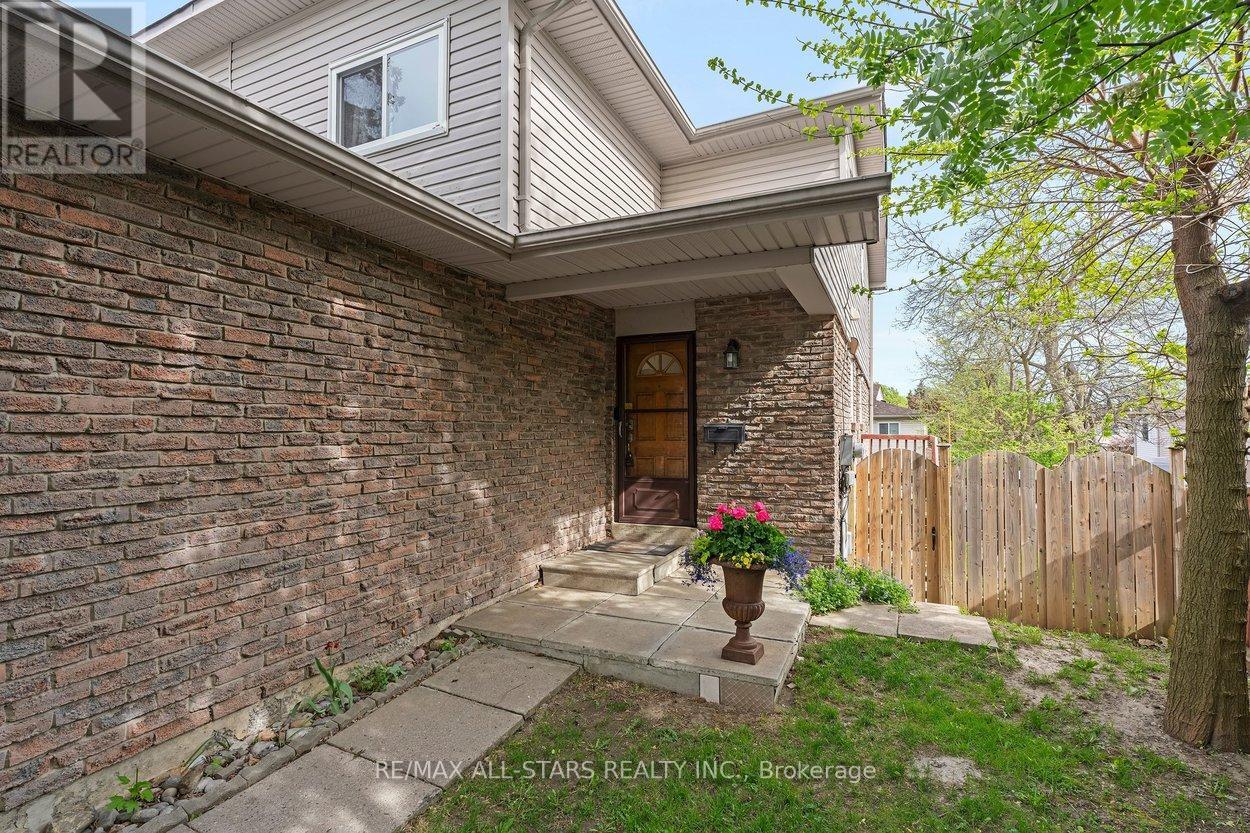 15 Montezuma Trail, Toronto, Ontario  M1V 1K4 - Photo 3 - E13155628