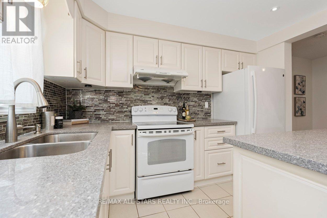 15 Montezuma Trail, Toronto, Ontario  M1V 1K4 - Photo 7 - E13155628