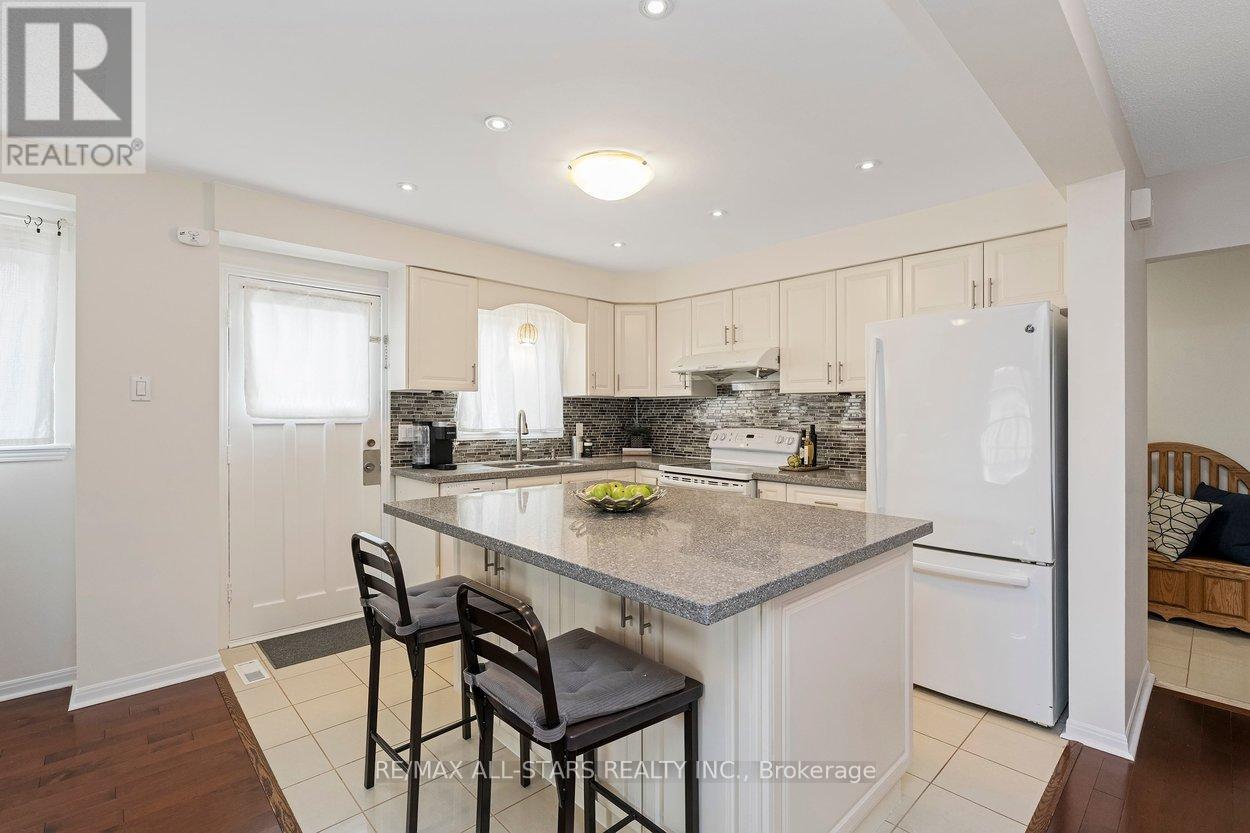 15 Montezuma Trail, Toronto, Ontario  M1V 1K4 - Photo 9 - E13155628