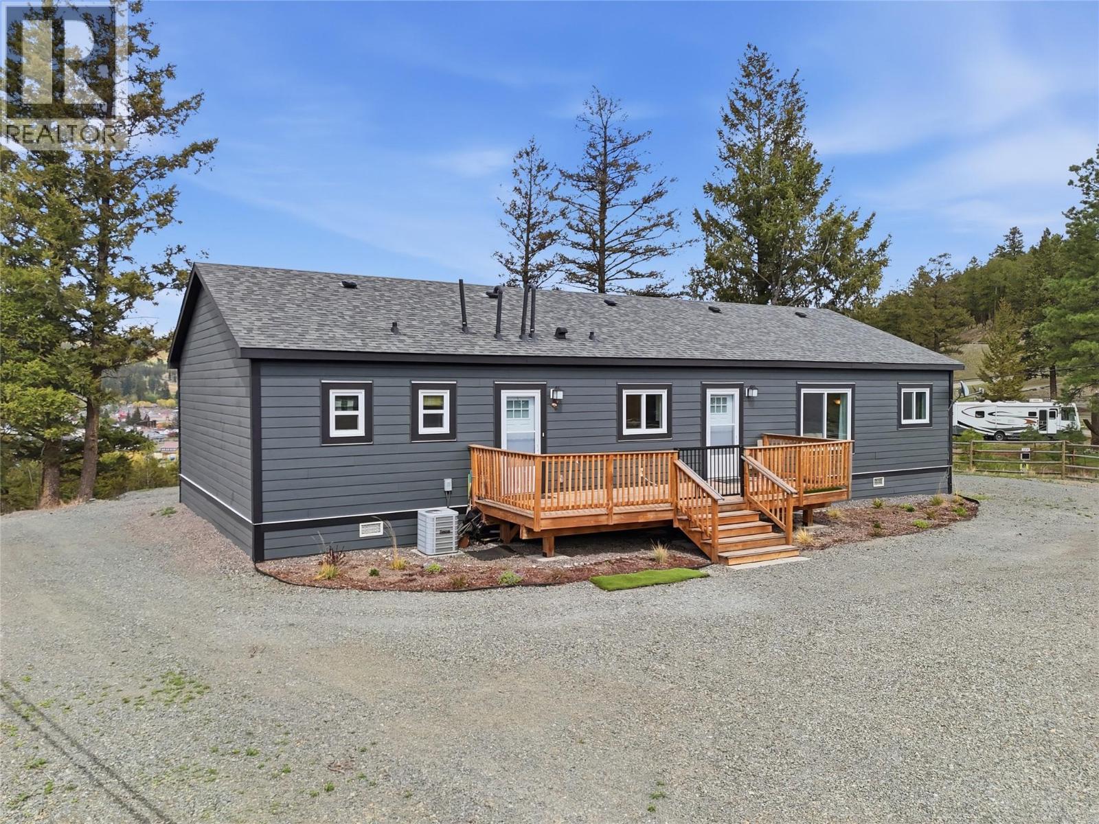 1201 Cariboo Avenue, Clinton, British Columbia  V0K 1K0 - Photo 2 - 10388058