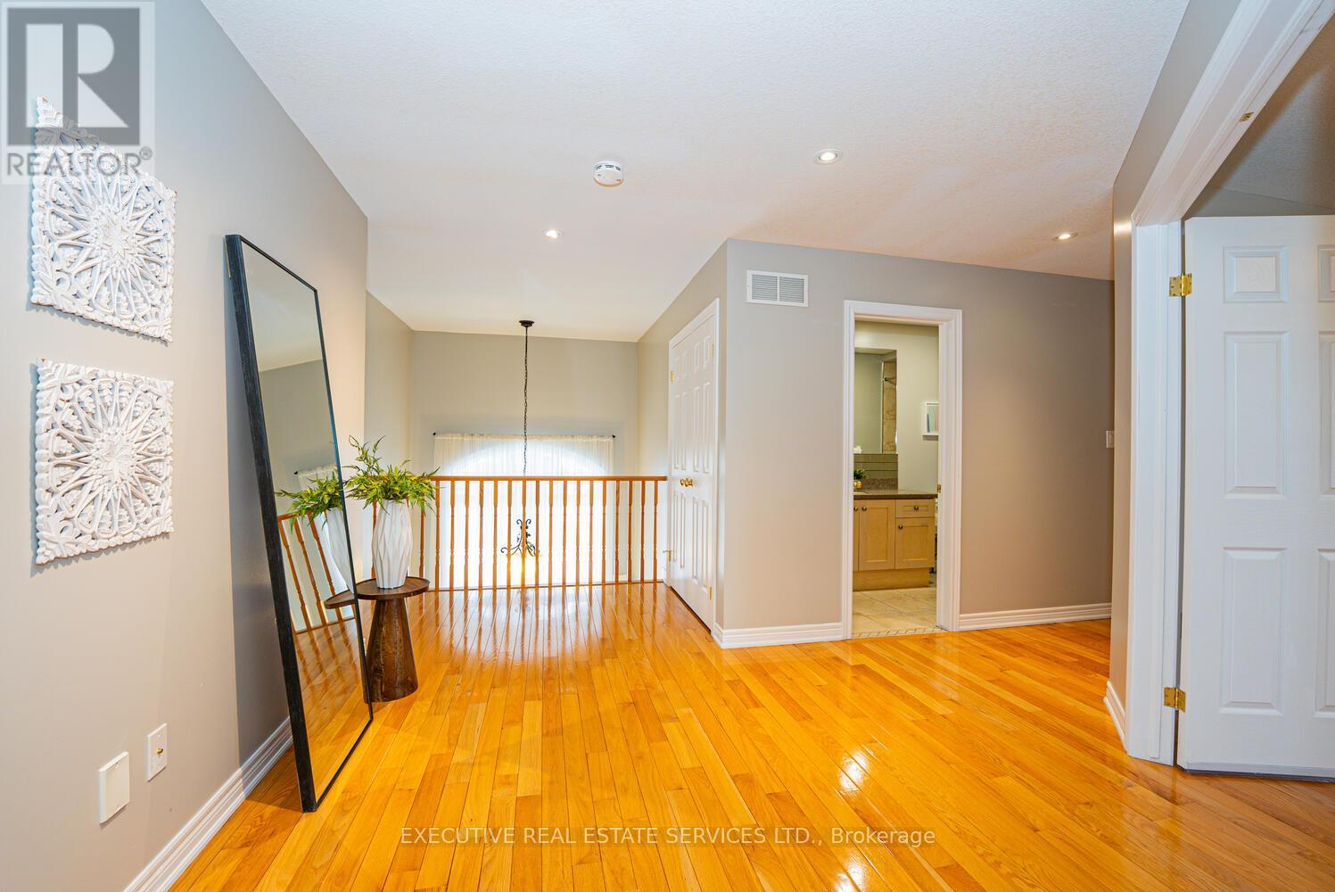 4 Berkshire Place, Hamilton, Ontario  L9K 0A9 - Photo 36 - X13150652