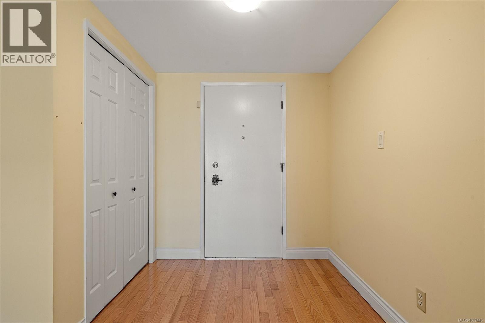 201 1280 Newport Ave, Oak Bay, British Columbia  V8S 5E7 - Photo 4 - 1037440