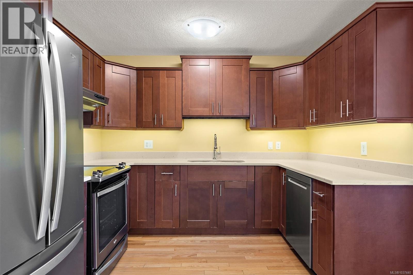 201 1280 Newport Ave, Oak Bay, British Columbia  V8S 5E7 - Photo 5 - 1037440
