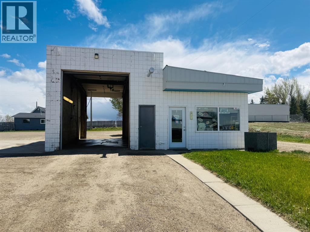 107 Centre Street, Enchant, Alberta  T0K 0V0 - Photo 1 - A2313154