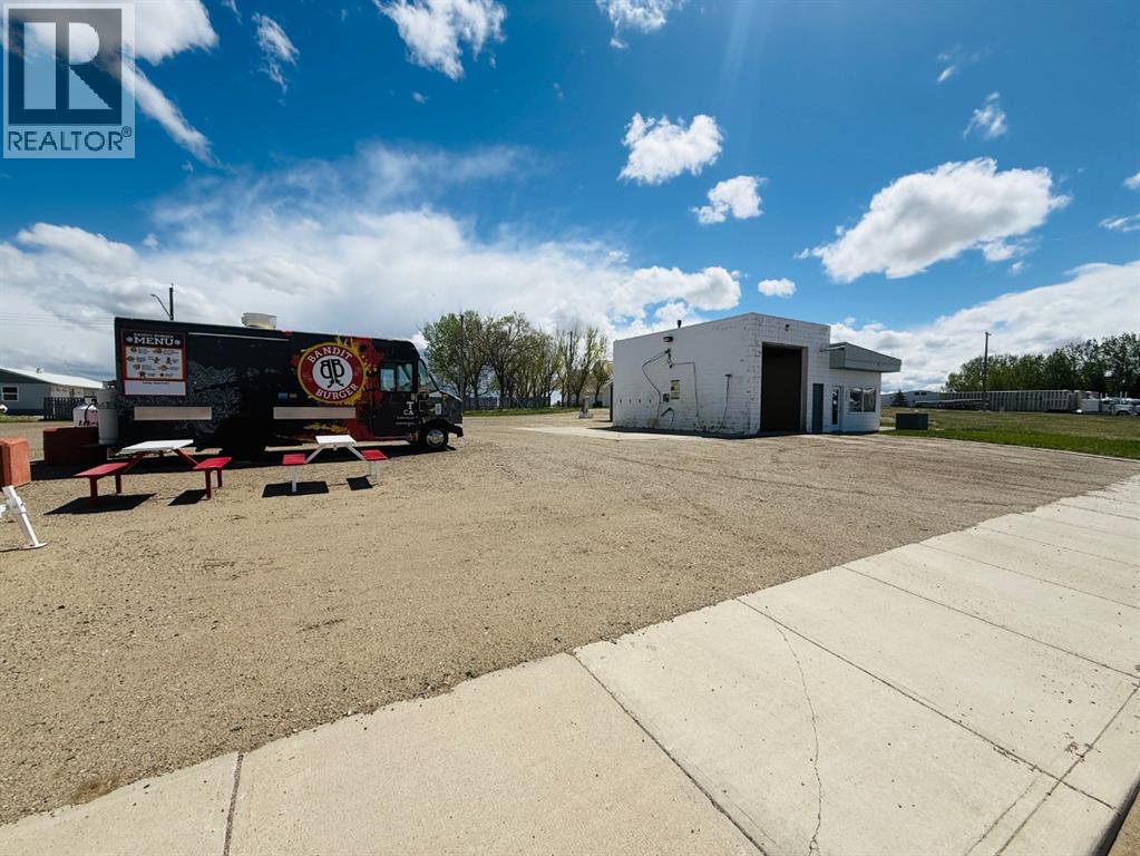 107 Centre Street, Enchant, Alberta  T0K 0V0 - Photo 4 - A2313154
