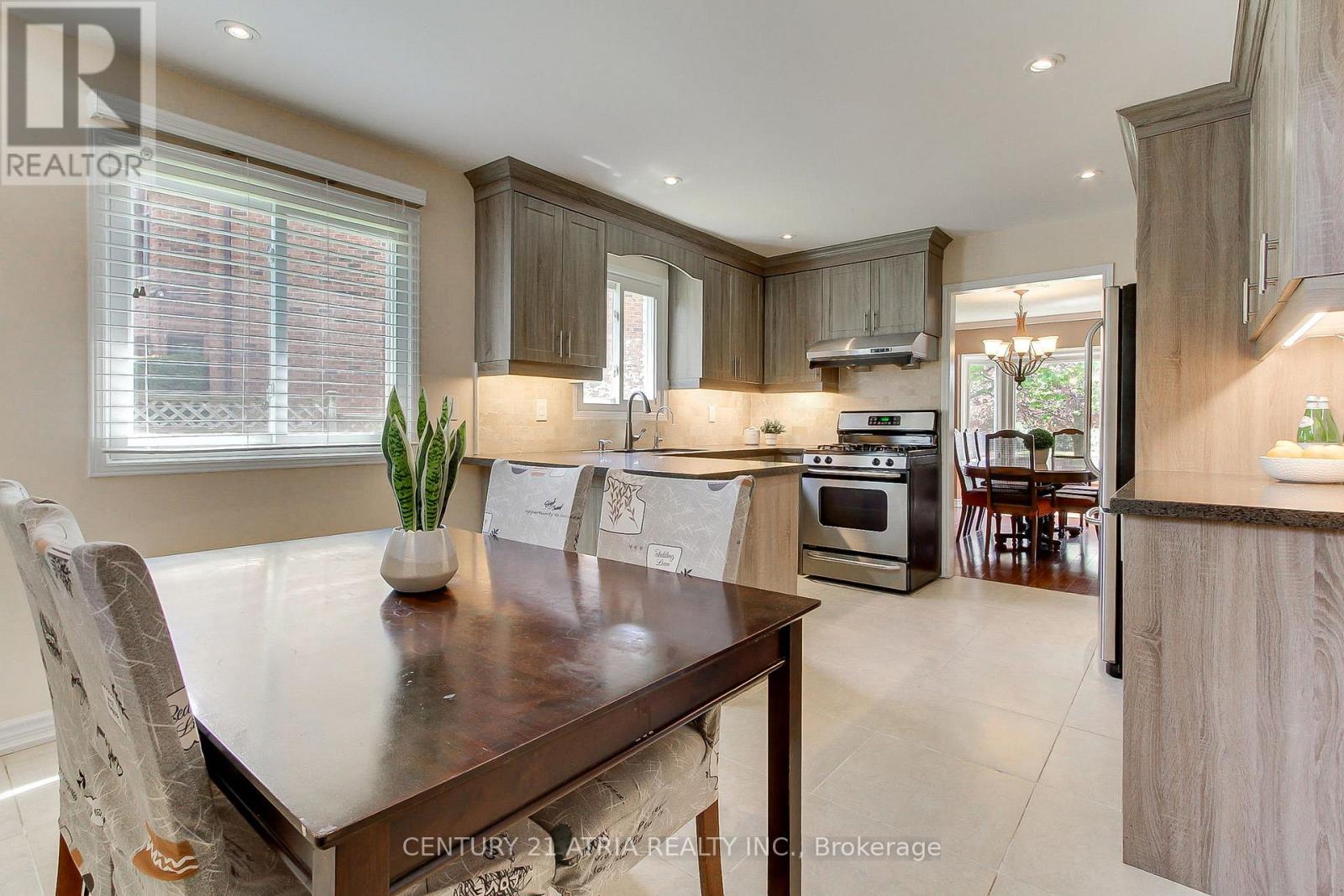 10 Laurwood Court, Aurora, Ontario  L4G 5C2 - Photo 12 - N13155536