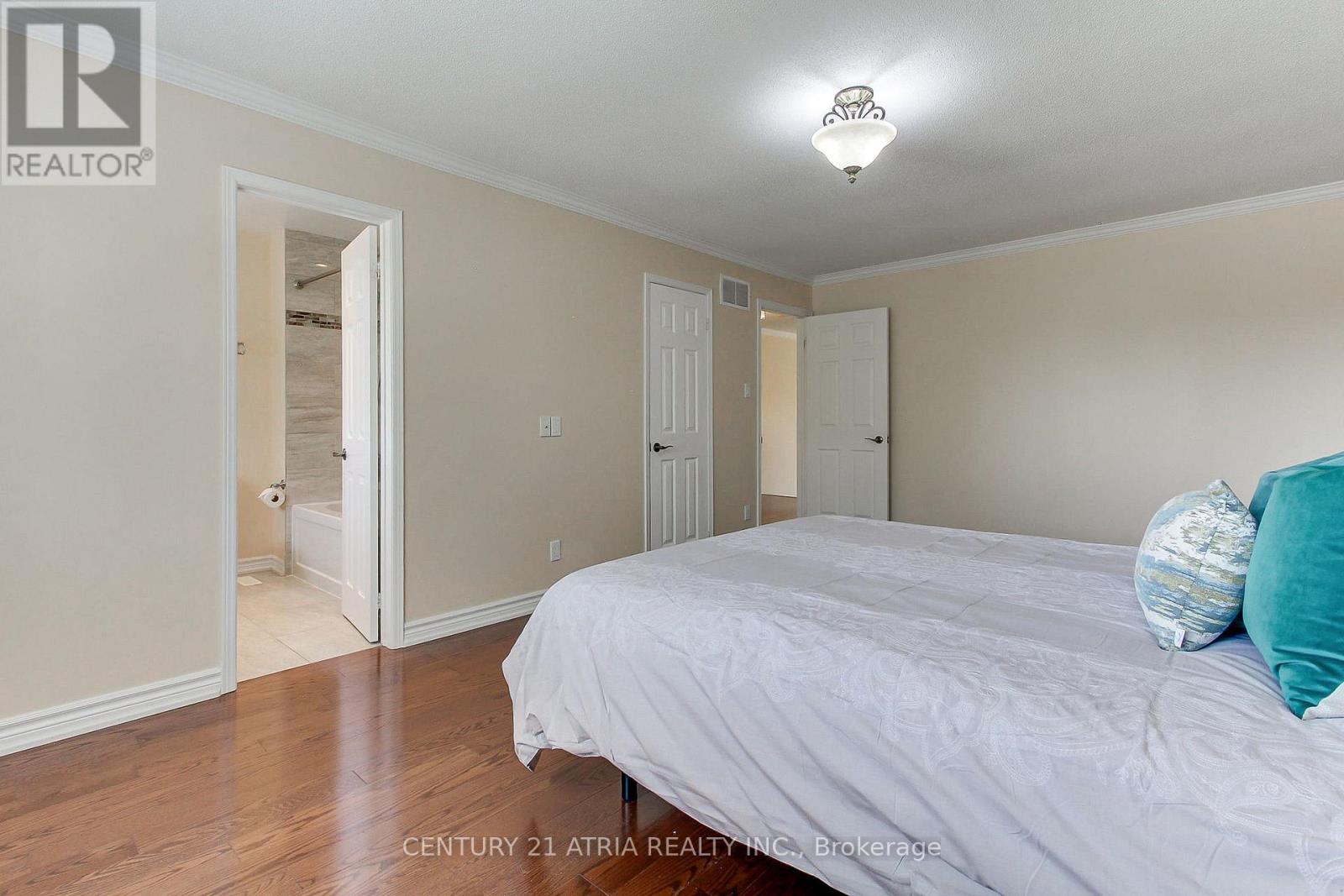 10 Laurwood Court, Aurora, Ontario  L4G 5C2 - Photo 20 - N13155536
