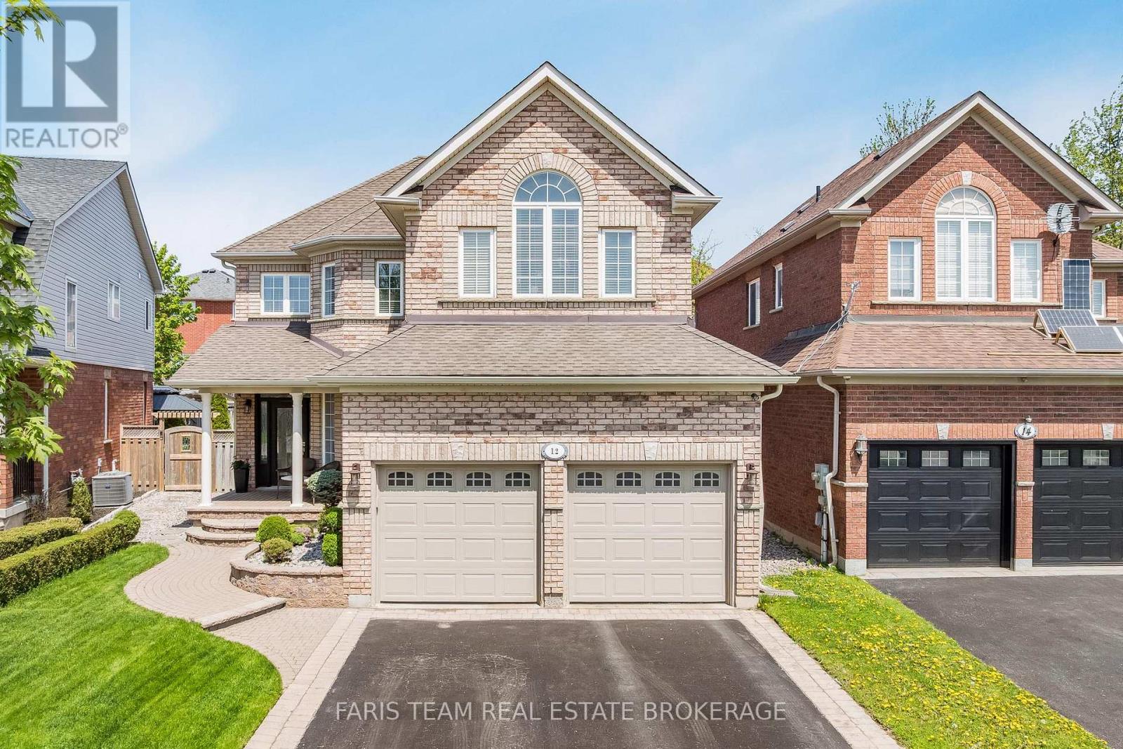 12 KENSINGTON TRAIL, Barrie, Ontario