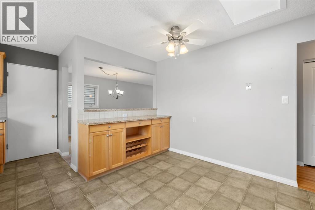52 Lake Lucerne Close SE, Calgary, Alberta  T2J 3H8 - Photo 17 - A2313035