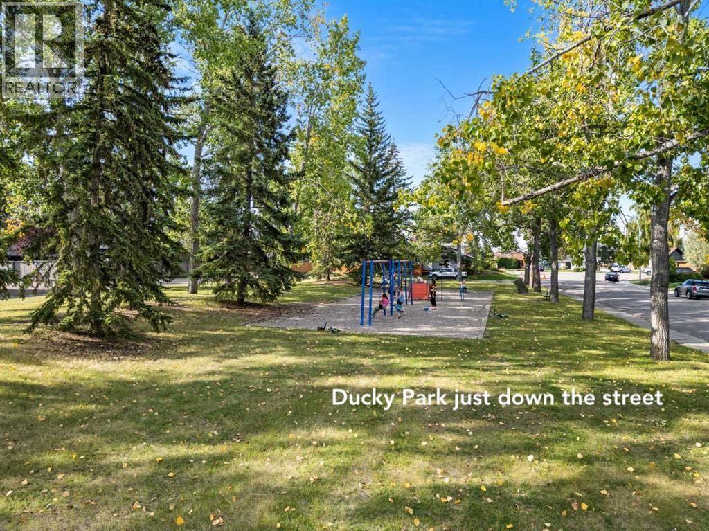 52 Lake Lucerne Close SE, Calgary, Alberta  T2J 3H8 - Photo 5 - A2313035