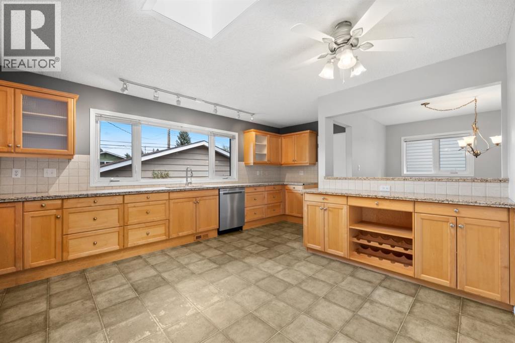 52 Lake Lucerne Close SE, Calgary, Alberta  T2J 3H8 - Photo 15 - A2313035