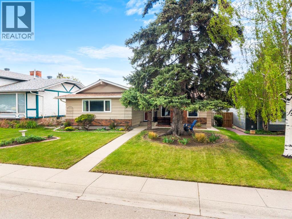 52 Lake Lucerne Close SE, Calgary, Alberta  T2J 3H8 - Photo 2 - A2313035
