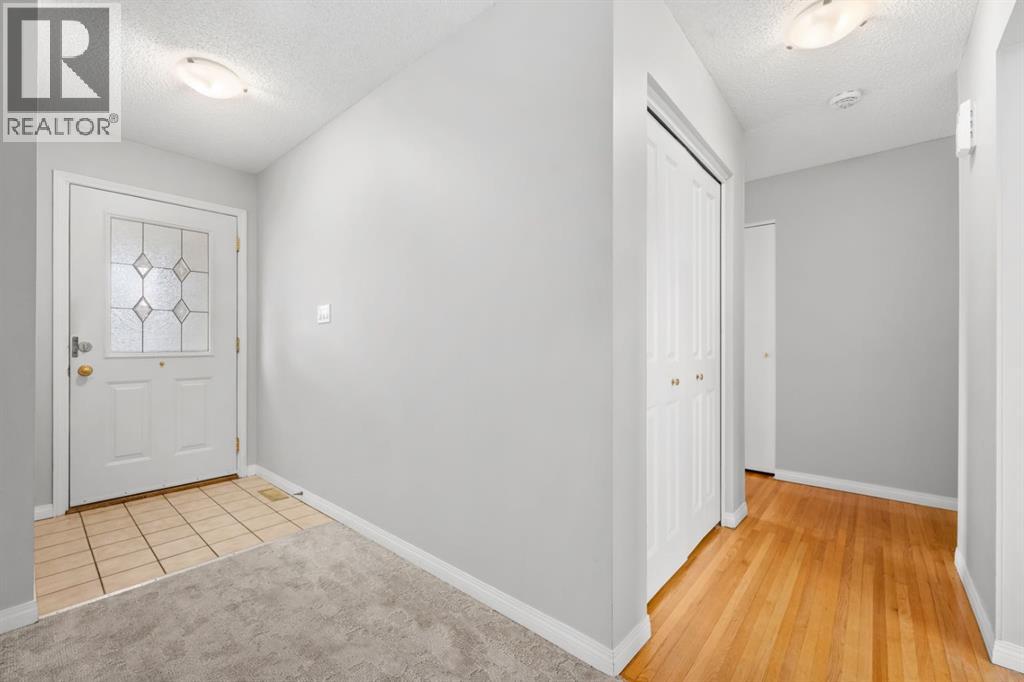 52 Lake Lucerne Close SE, Calgary, Alberta  T2J 3H8 - Photo 7 - A2313035