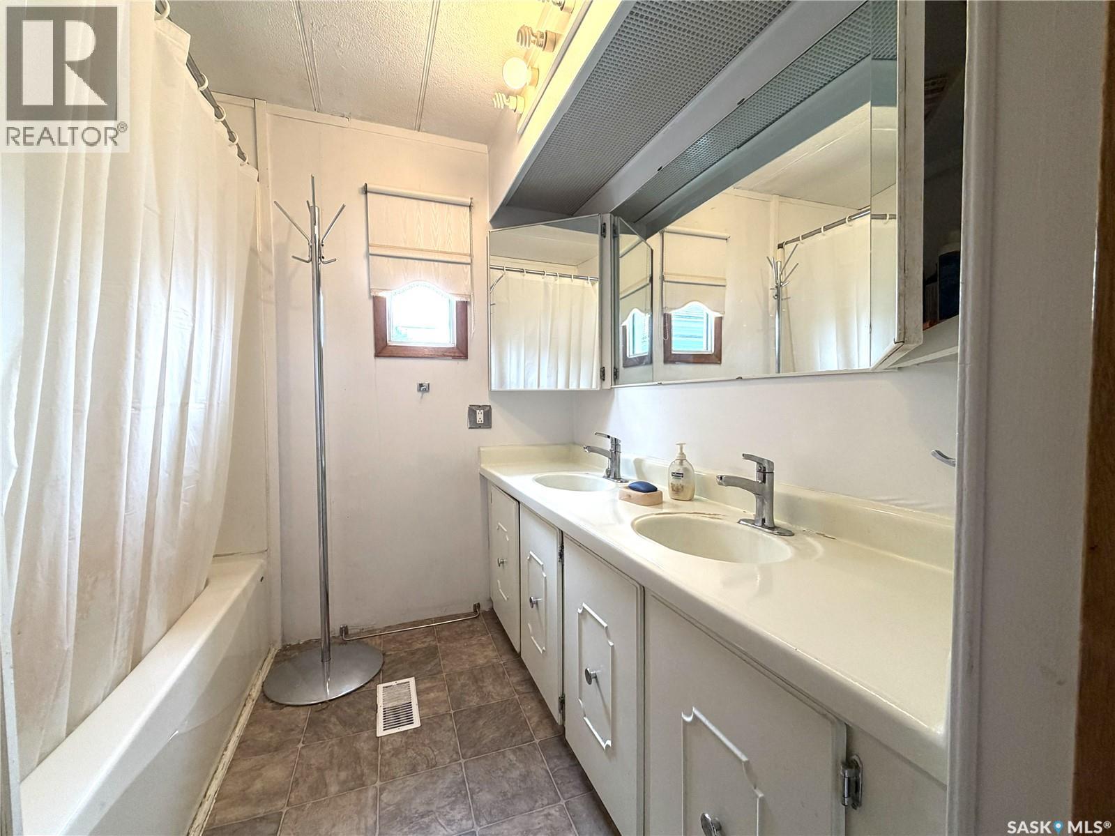 1016 Railway Avenue, Milestone, Saskatchewan  S0G 3L0 - Photo 17 - SK036677