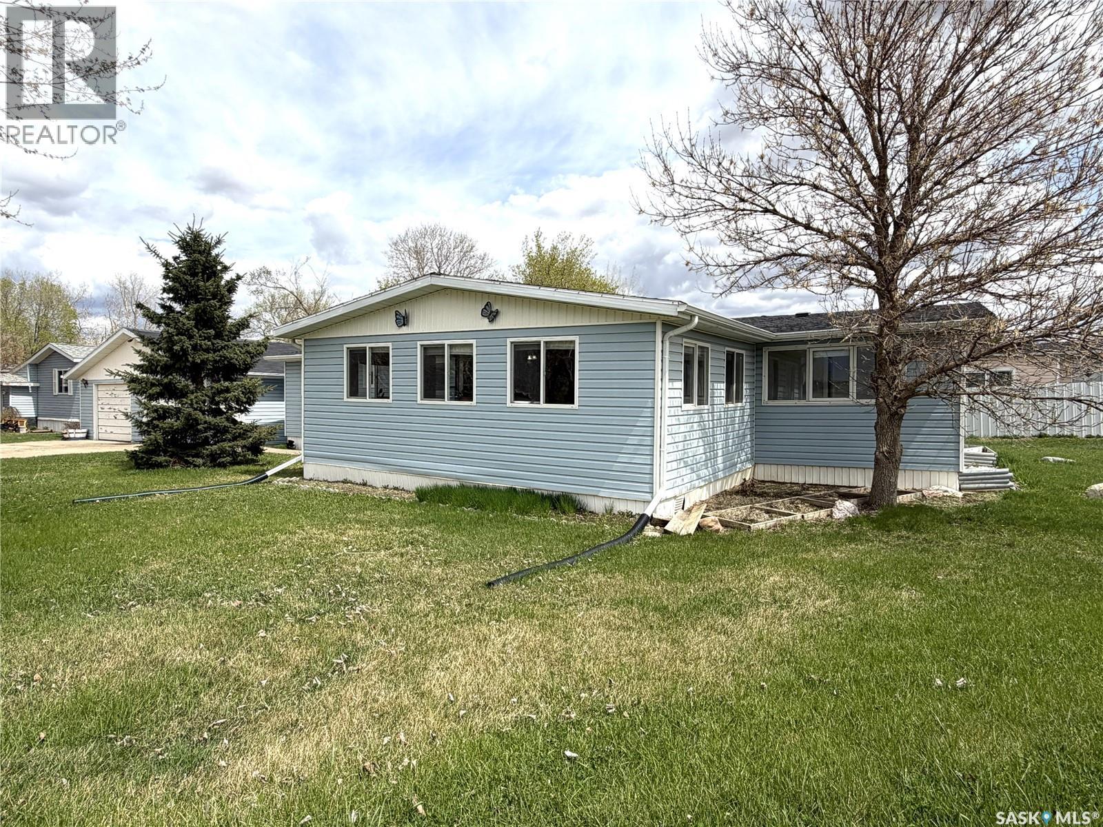 1016 Railway Avenue, Milestone, Saskatchewan  S0G 3L0 - Photo 2 - SK036677