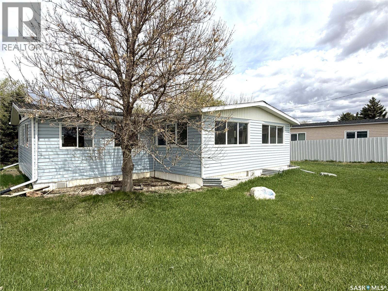 1016 Railway Avenue, Milestone, Saskatchewan  S0G 3L0 - Photo 3 - SK036677