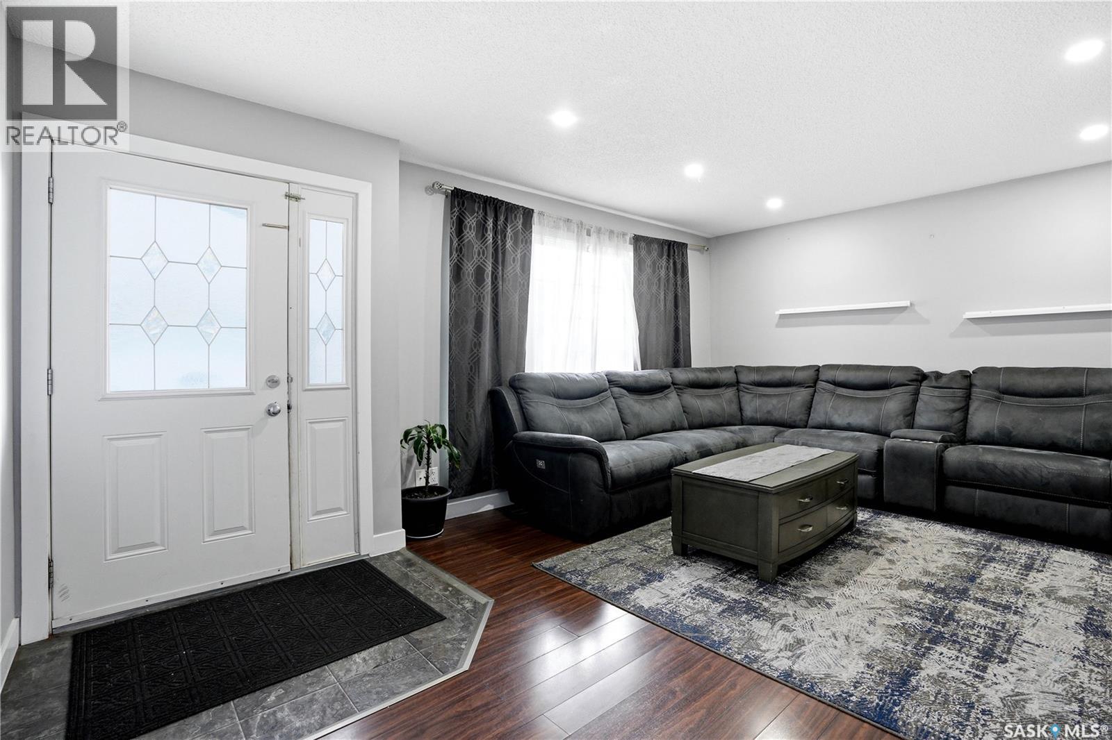 330 Devonshire Crescent, Saskatoon, Saskatchewan  S7L 5V8 - Photo 4 - SK036628