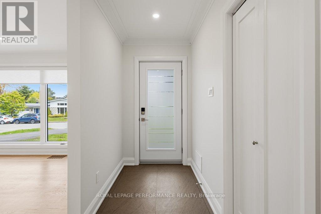 180 Roger Road, Ottawa, Ontario  K1H 5C8 - Photo 6 - X13155908