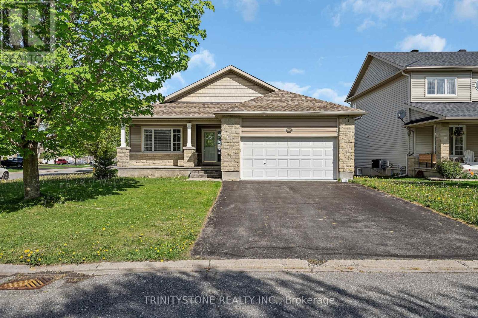 90 Sinclair Avenue, Carleton Place, Ontario  K7C 4V3 - Photo 1 - X13155944