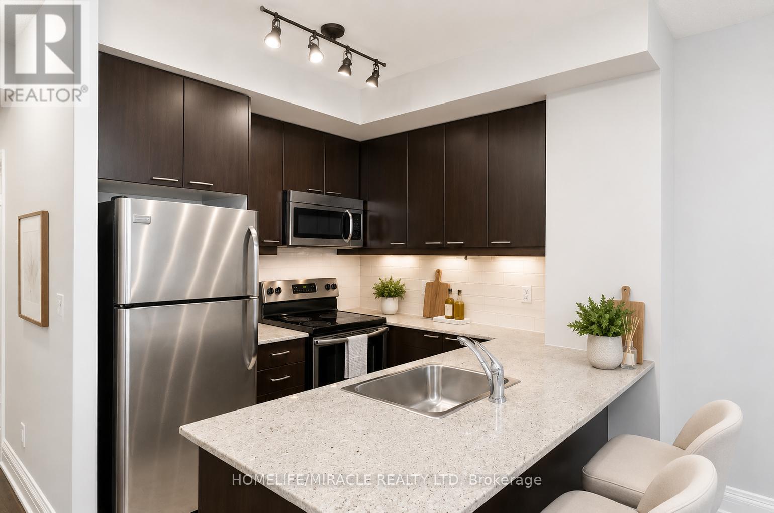 2104 - 385 Prince Of Wales Drive, Mississauga, Ontario  L5B 0C6 - Photo 2 - W13155594