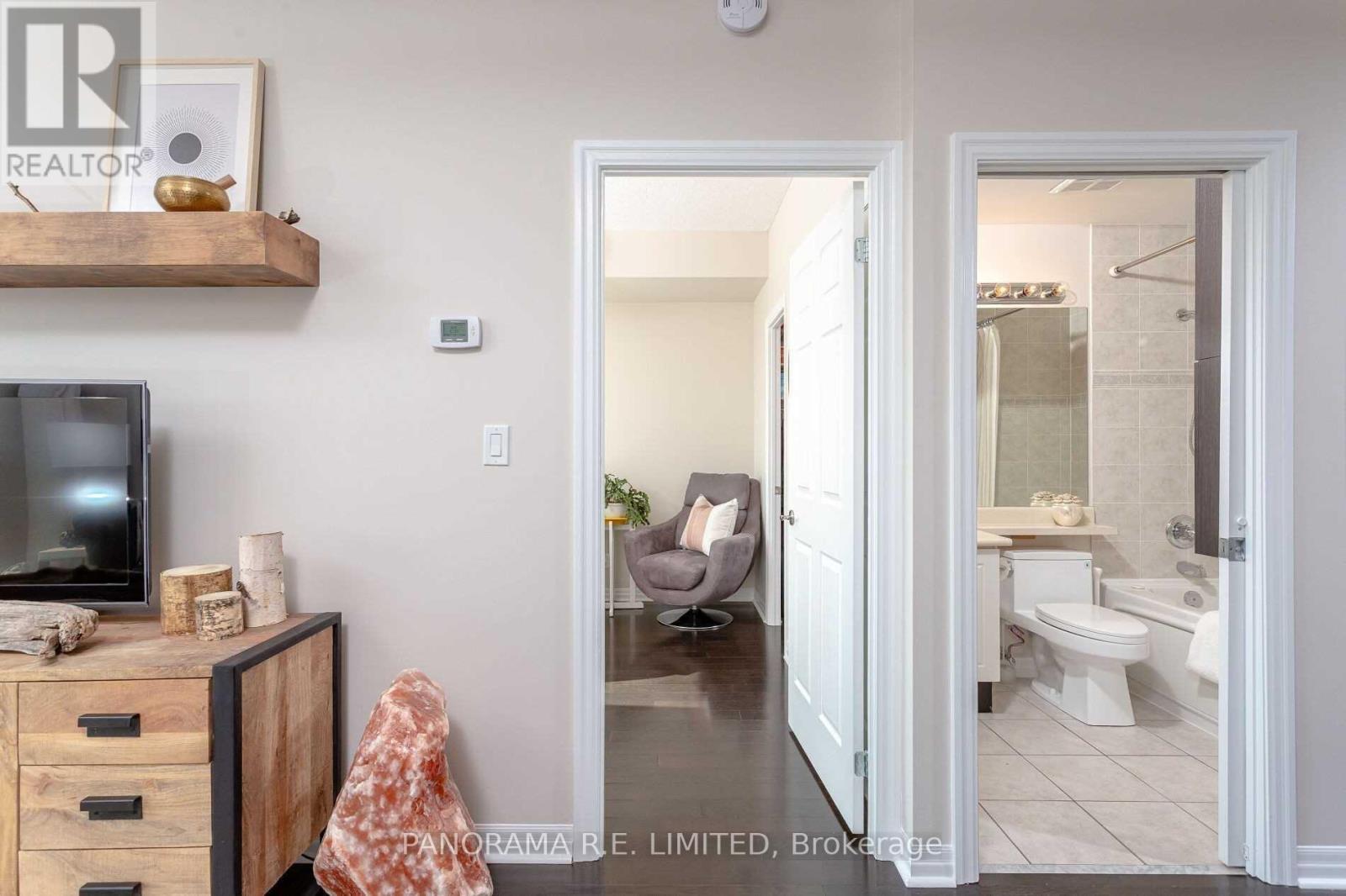 210 - 1359 Rathburn Road E, Mississauga, Ontario  L4W 5P7 - Photo 11 - W13155718
