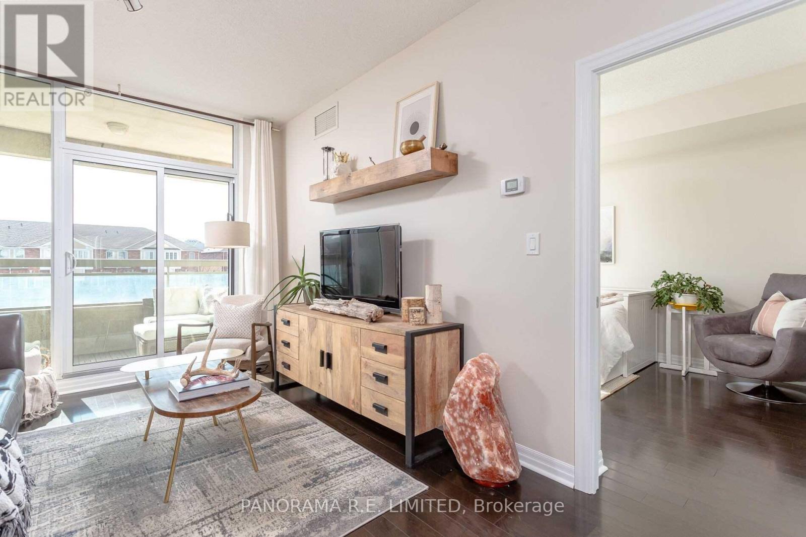 210 - 1359 Rathburn Road E, Mississauga, Ontario  L4W 5P7 - Photo 3 - W13155718