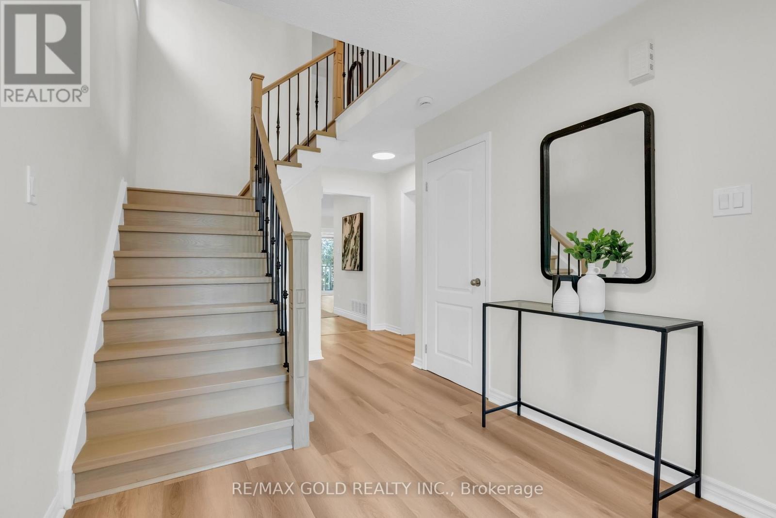 6677 Ganymede Road, Mississauga, Ontario  L5N 4V3 - Photo 4 - W13155732
