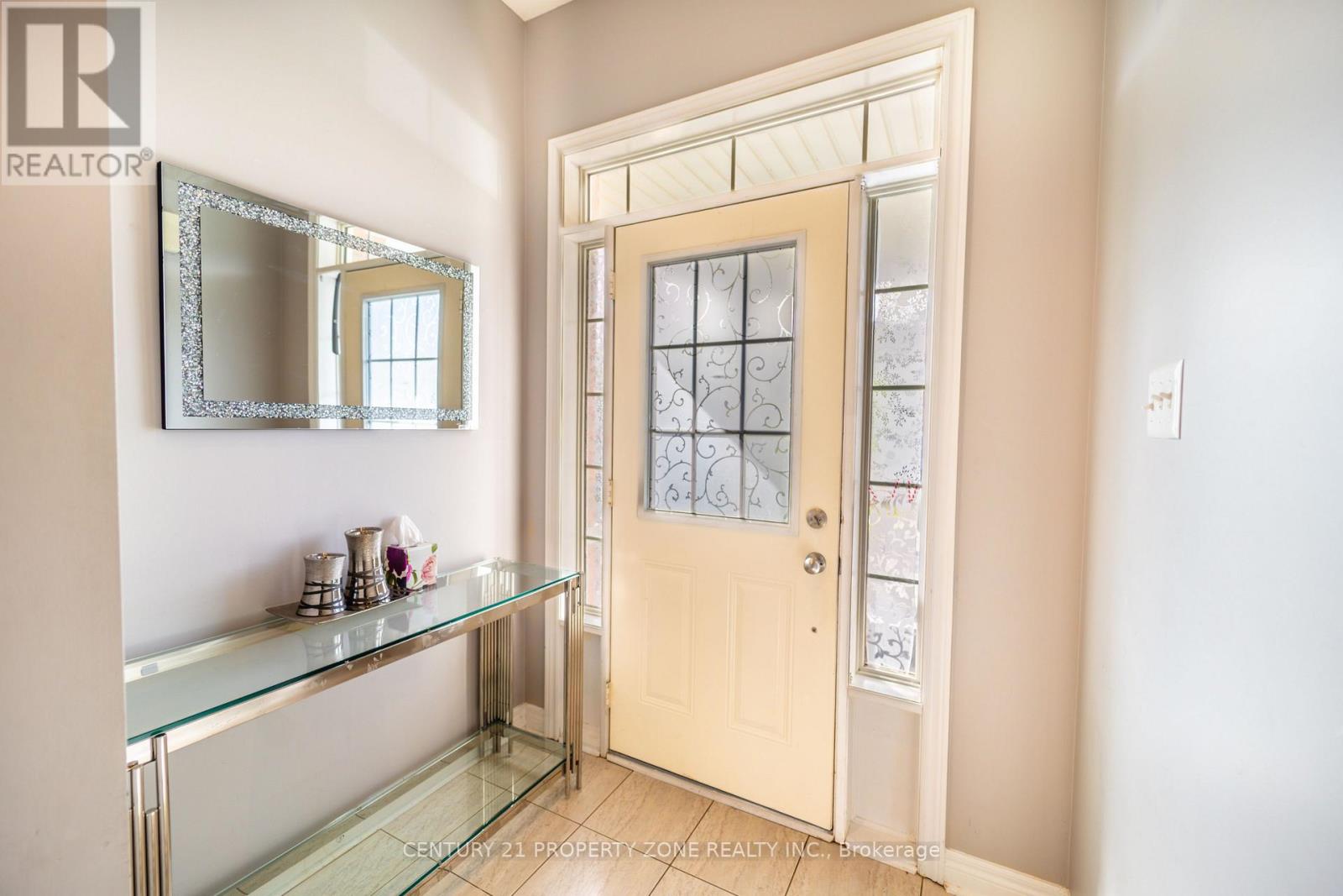 5324 Bellaggio Crescent, Mississauga, Ontario  L5V 0C9 - Photo 3 - W13155794