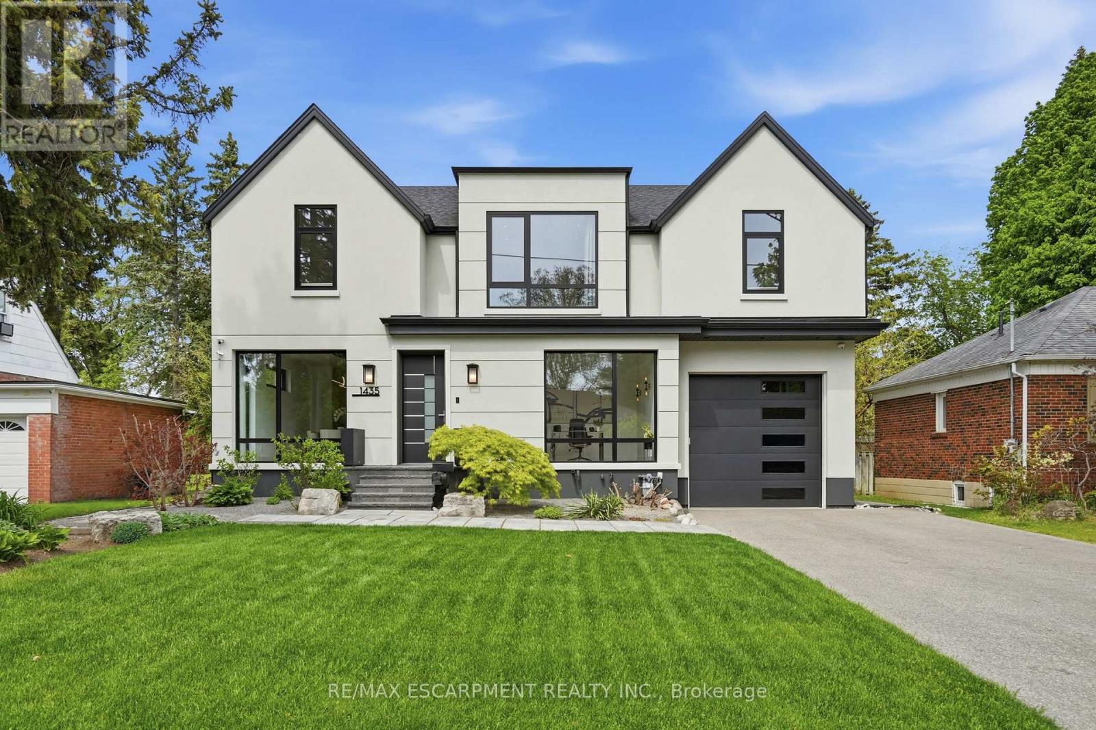 1435 Applewood Road, Mississauga, Ontario  L5E 2L9 - Photo 2 - W13155818